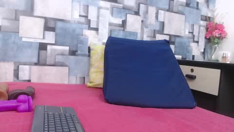 Snapshot of rosse_thompson11 chatting on 10.08.25 rosse_thompson11 online show from 10.08.25