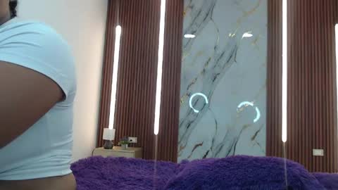 Rossi Hill online show from 04.11.26