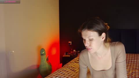 Snapshot of roter_rita chatting on 11.13.25 roter_rita online show from 11.13.25