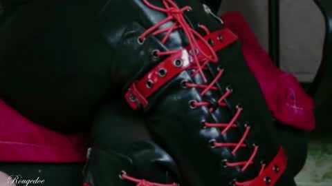 Snapshot of rougedoe chatting on 05.13.26 Mistress Lana online show from 05.13.26