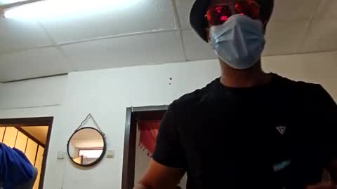 Snapshot of round1fiight chatting on 10.11.25 round1fiight online show from 10.11.25