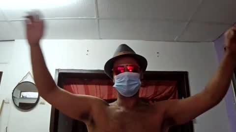 Snapshot of round1fiight chatting on 10.19.25 round1fiight online show from 10.19.25