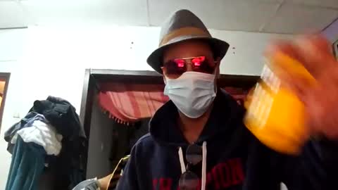 Snapshot of round1fiight chatting on 10.29.25 round1fiight online show from 10.29.25