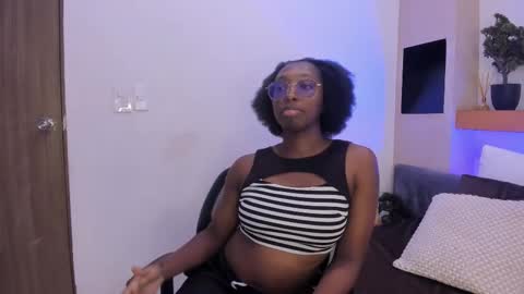 Snapshot of rouselux chatting on 02.20.26 rouselux online show from 02.20.26