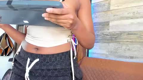 Snapshot of rouselux chatting on 02.25.26 rouselux online show from 02.25.26