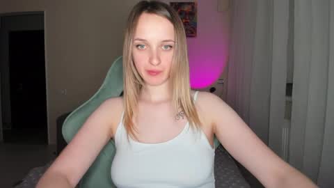 Snapshot of rousereed chatting on 04.10.26 Rouse online show from 04.10.26