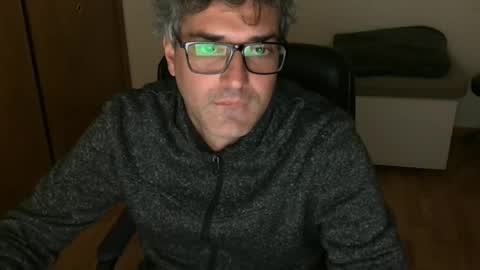 Snapshot of rousshen chatting on 06.30.26 rousshen online show from 06.30.26