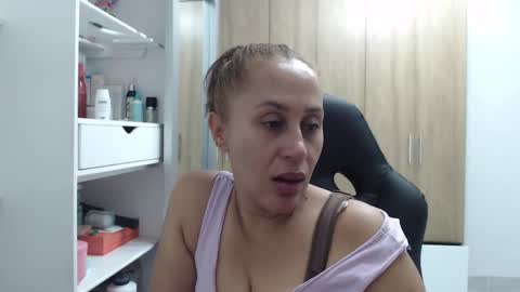 Snapshot of roxanalove7 chatting on 12.17.24 Roxana online show from 12.17.24