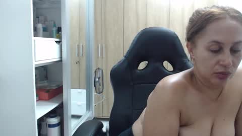 Snapshot of roxanalove7 chatting on 12.19.24 Roxana online show from 12.19.24