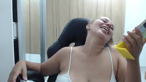 Snapshot of roxanalove7 chatting on 12.24.24 Roxana online show from 12.24.24