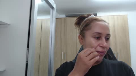 Snapshot of roxanalove7 chatting on 01.01.25 Roxana online show from 01.01.25