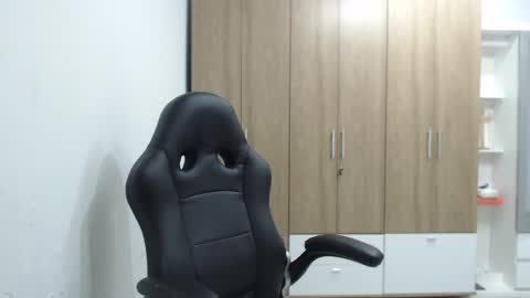Snapshot of roxanalove7 chatting on 04.29.26 Roxana online show from 04.29.26