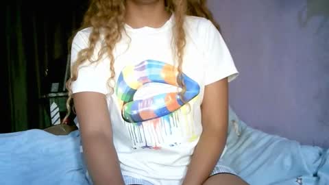 Snapshot of roxanne_98 chatting on 02.03.26 roxanne_98 online show from 02.03.26