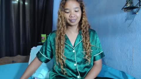 Snapshot of roxanne_98 chatting on 02.25.26 roxanne_98 online show from 02.25.26