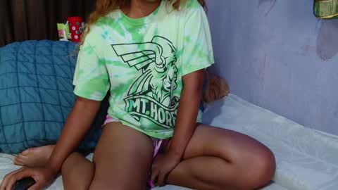 Snapshot of roxanne_98 chatting on 03.08.26 roxanne_98 online show from 03.08.26