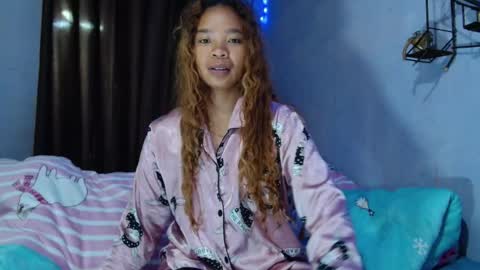 Snapshot of roxanne_98 chatting on 03.22.26 roxanne_98 online show from 03.22.26