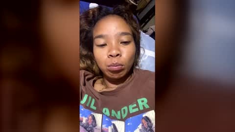 Snapshot of roxanne_98 chatting on 04.05.26 roxanne_98 online show from 04.05.26