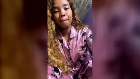 Snapshot of roxanne_98 chatting on 04.06.26 roxanne_98 online show from 04.06.26