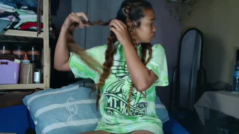 Snapshot of roxanne_98 chatting on 04.19.26 roxanne_98 online show from 04.19.26