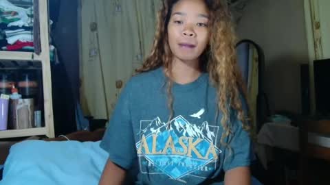 Snapshot of roxanne_98 chatting on 04.23.26 roxanne_98 online show from 04.23.26