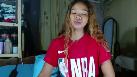 Snapshot of roxanne_98 chatting on 04.24.26 roxanne_98 online show from 04.24.26