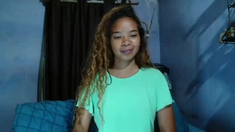 Snapshot of roxanne_98 chatting on 04.29.26 roxanne_98 online show from 04.29.26