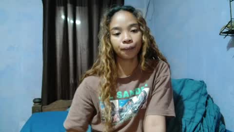 Snapshot of roxanne_98 chatting on 05.06.26 roxanne_98 online show from 05.06.26