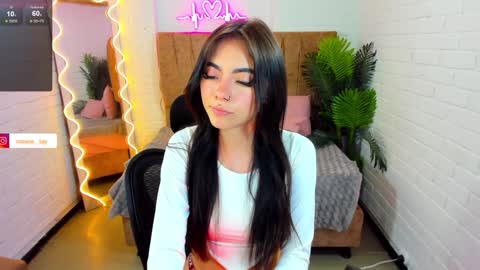 Snapshot of roxanne_tay chatting on 01.08.25 roxanne_tay online show from 01.08.25