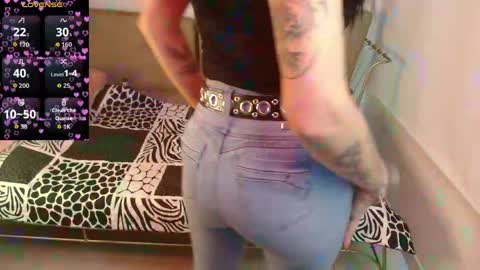 Snapshot of roxanne_vale chatting on 04.18.26 Roxanne online show from 04.18.26