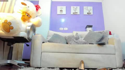 Roxanne evans   Schedule 700 -1400GTM-5 online show from 09.17.25