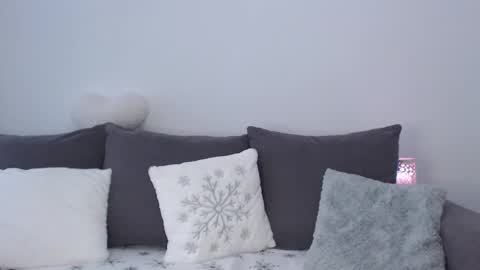 Snapshot of roxanneliss chatting on 12.14.25 roxanneliss online show from 12.14.25