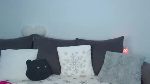 Snapshot of roxanneliss chatting on 12.18.25 roxanneliss online show from 12.18.25