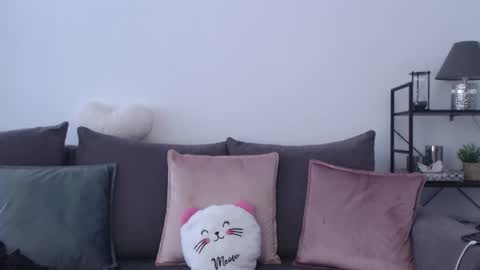 Snapshot of roxanneliss chatting on 02.21.26 roxanneliss online show from 02.21.26