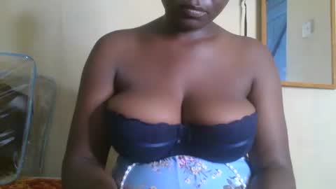 Snapshot of roxen_atieno chatting on 12.13.24 roxen_atieno online show from 12.13.24
