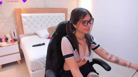 Snapshot of roxi_moon1 chatting on 04.23.26 R O X Y online show from 04.23.26
