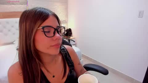 Snapshot of roxi_moon1 chatting on 05.14.26 R O X Y online show from 05.14.26