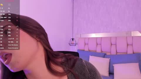 Roxie  online show from 01.08.25