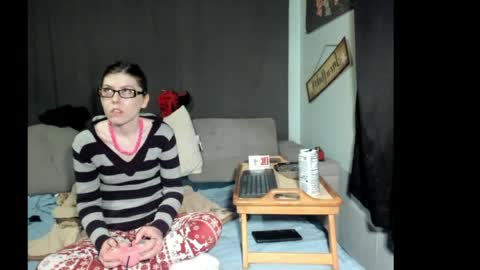Snapshot of roxihazeleyes chatting on 04.19.26 roxihazeleyes online show from 04.19.26