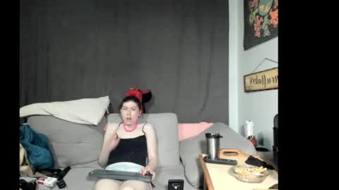 Snapshot of roxihazeleyes chatting on 06.05.26 roxihazeleyes online show from 06.05.26