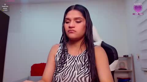 Snapshot of roxxi_2110 chatting on 09.24.25 roxxi_2110 online show from 09.24.25