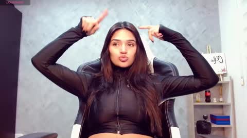 Snapshot of roxxi_2110 chatting on 11.29.25 roxxi_2110 online show from 11.29.25