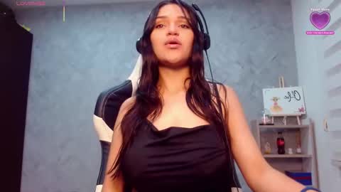 Snapshot of roxxi_2110 chatting on 12.03.25 roxxi_2110 online show from 12.03.25