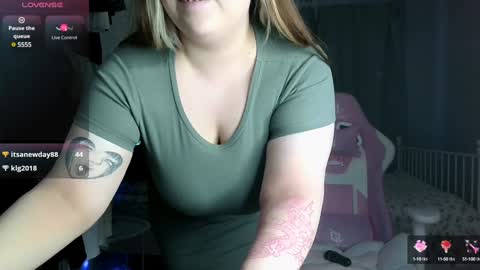 Snapshot of roxy_fleur chatting on 01.31.25 Roxy online show from 01.31.25