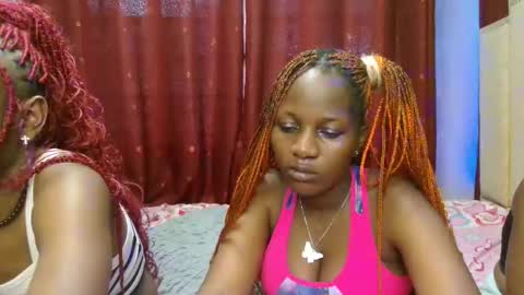 Snapshot of roxy_heather chatting on 04.17.26 Roxy online show from 04.17.26