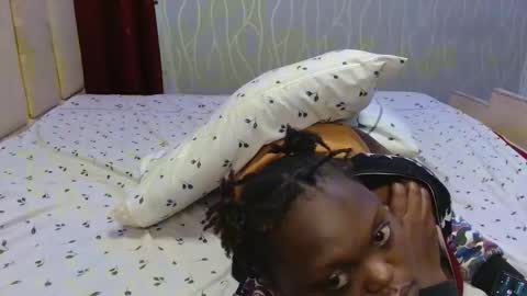 Snapshot of roxy_heather chatting on 04.22.26 Roxy online show from 04.22.26
