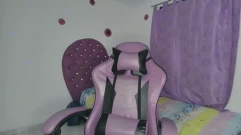 Snapshot of roxy_lu_07 chatting on 12.18.25 Roxy online show from 12.18.25