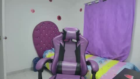 Snapshot of roxy_lu_07 chatting on 12.23.25 Roxy online show from 12.23.25