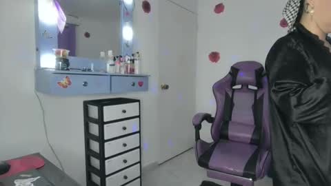 Snapshot of roxy_lu_07 chatting on 02.04.26 Roxy online show from 02.04.26