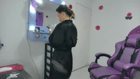 Snapshot of roxy_lu_07 chatting on 02.16.26 Roxy online show from 02.16.26