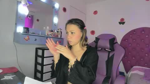 Snapshot of roxy_lu_07 chatting on 02.16.26 Roxy online show from 02.16.26